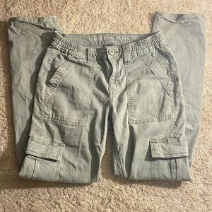 American Eagle Outfitters Women’s Green Cargo Pants